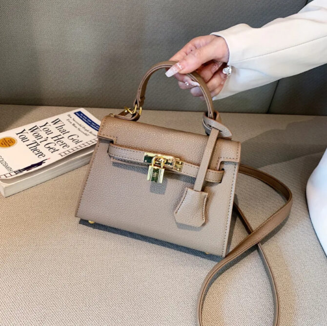 Elegante Handtas – Taupe met Goudkleurige Details - Afbeelding 2