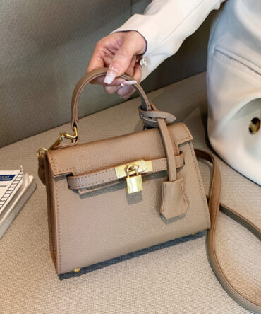 Elegante Handtas – Taupe met Goudkleurige Details