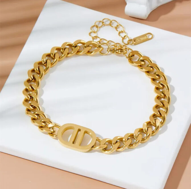 Goudkleurige Schakelarmband met D-r-Stijl Embleem