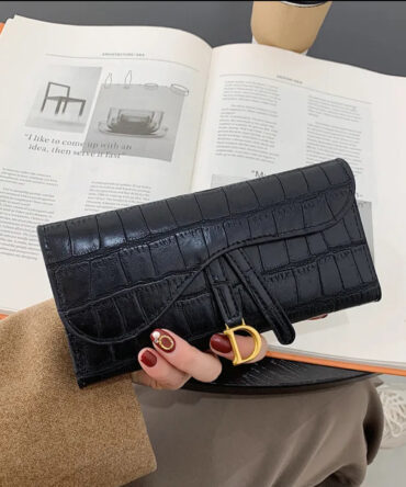 Large D-wallet