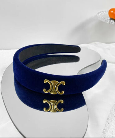 Fluwelen Haarband met Gouden Embleem